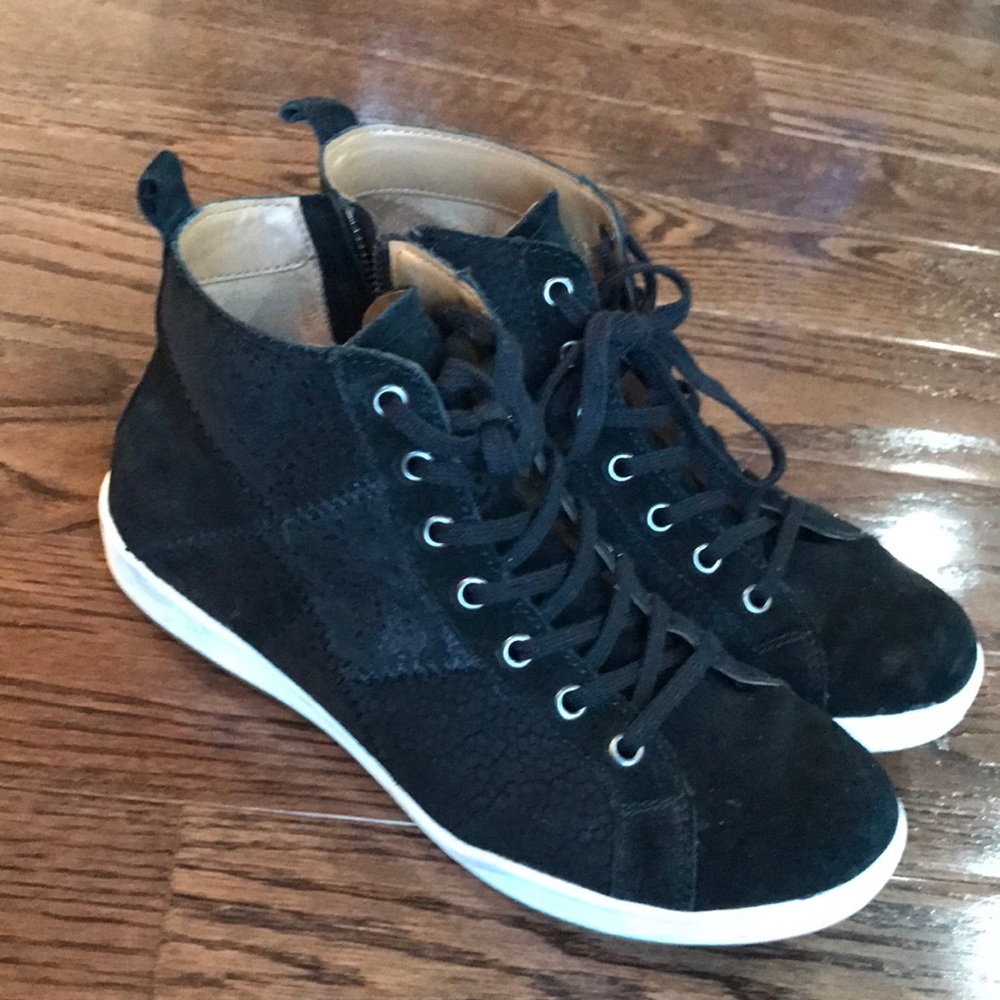Comfortiva Hightop Sneakers